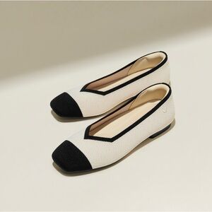 Vivaia | Square-Toe V-Cut Flats | Size 38.5 | cream & black